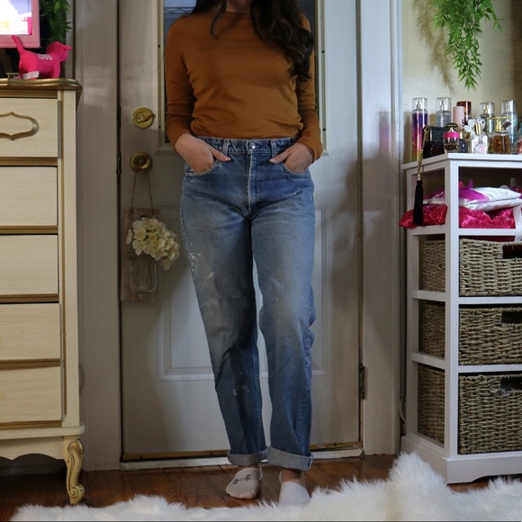 Vintage Mid-Rise Levi Jeans - Picture 3 of 6